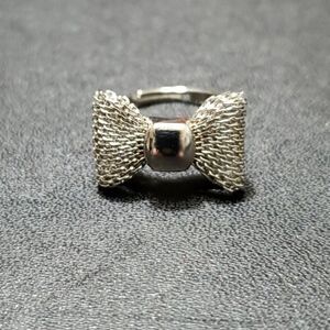 Silver tone bow ring size 6